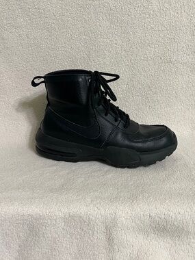 Nike Men’s Black Leather High-Top Sneaker Boot